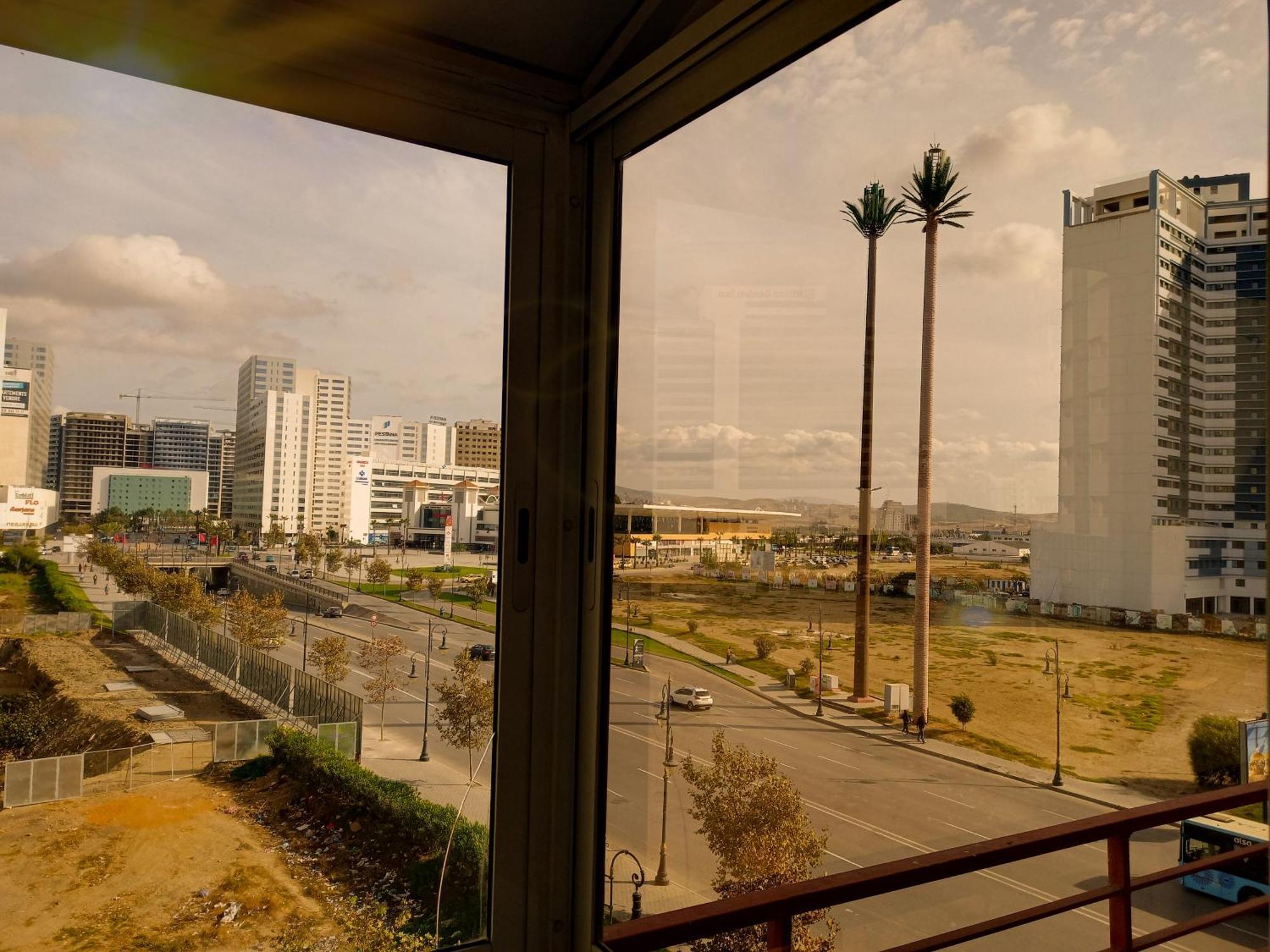 Appartement A Malabata En Face Centre Commercial Megarama & La Gare De Tgv M2 แทนเจียร์ ภายนอก รูปภาพ